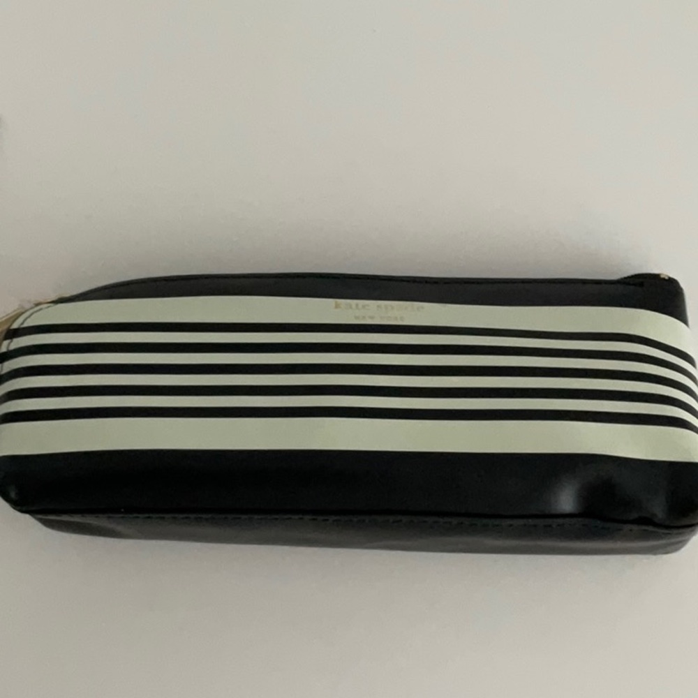 Kate Spade 🆕️ 4 Pc Stripes Pouch (Includes Pouch, Sharpener, Eraser, Ruler) - Picture 2 of 2